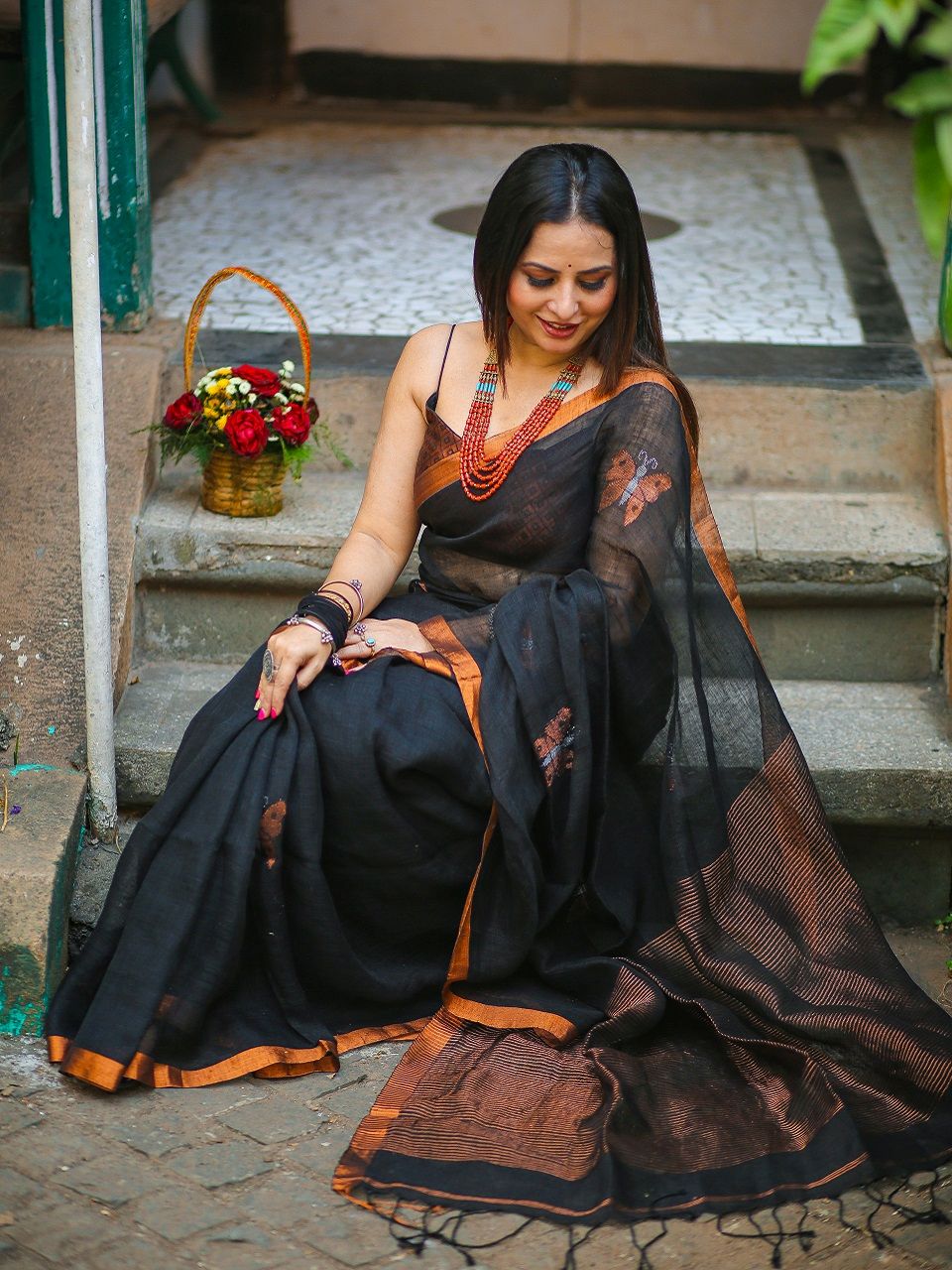 Black Beauty Butterfly Design Handwoven Linen Saree8
