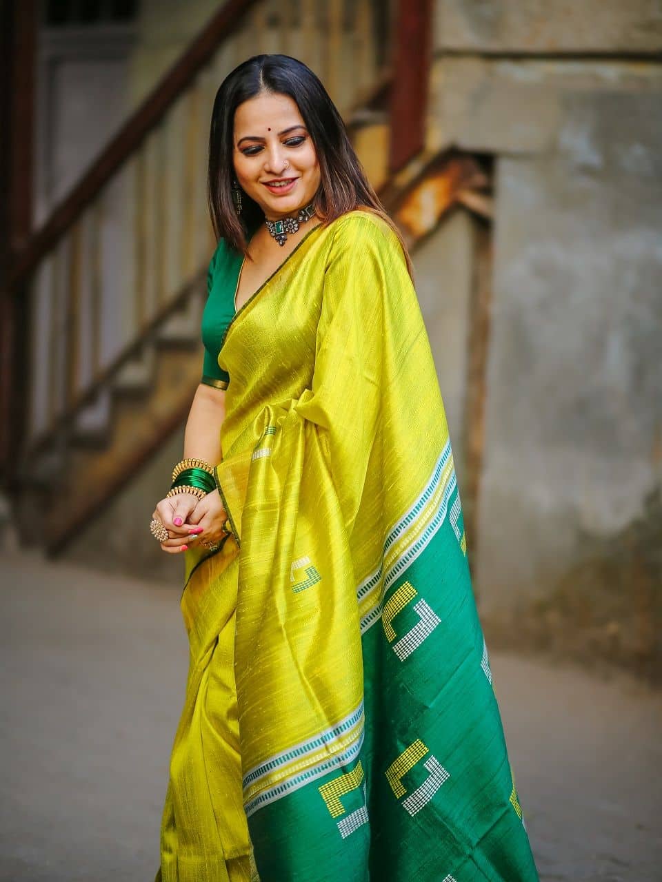 Mighty Yellow Green Pure Tussar Dupion Raw Silk Handwoven Saree2