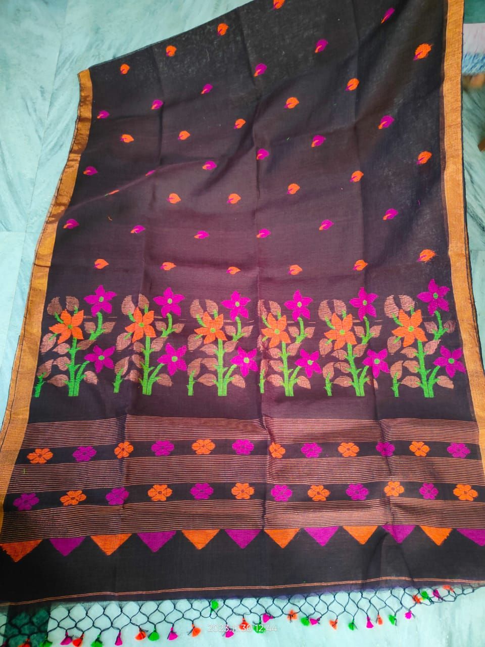 Stunning Deep Burgundy Linen Handloom Jamdani Saree With Copper Tone Border1