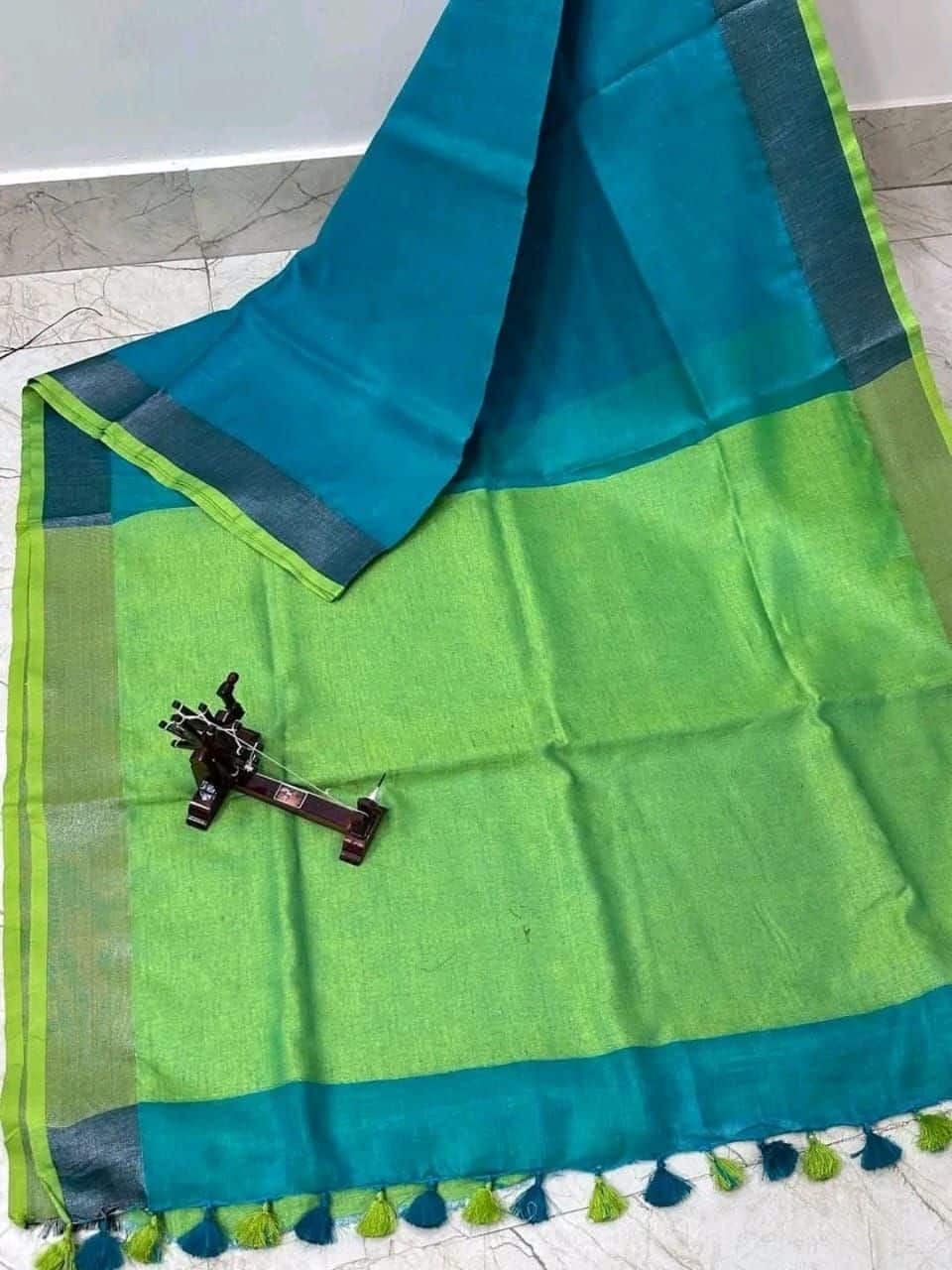 Ever Charming Turquoise Green Plain Linen Saree