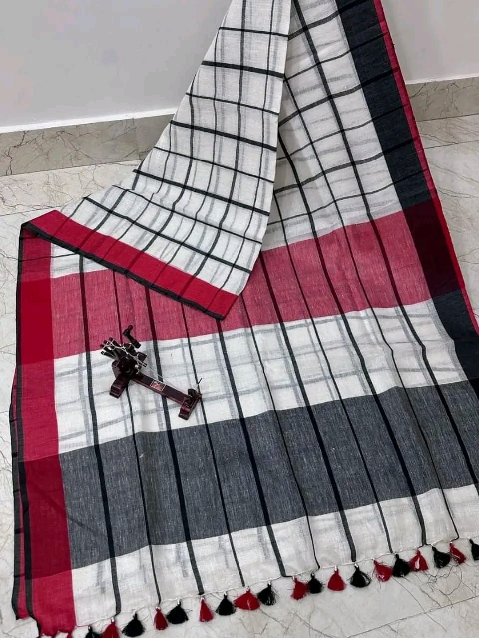 White Black Check Design Plain Linen Saree With Contrast Borders