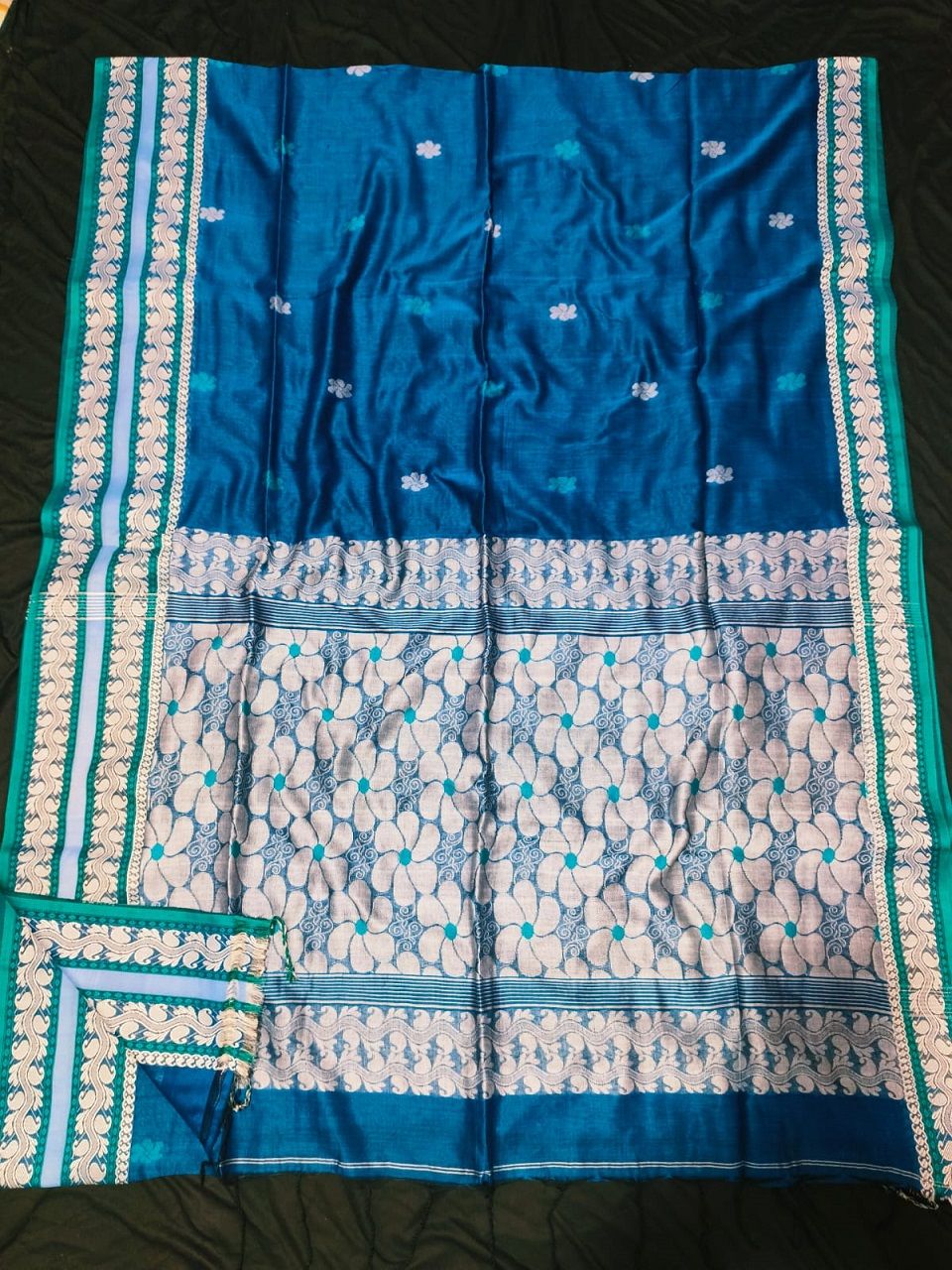 Royal Blue Blend Pure Cotton Handwoven Soft Elegant Floral Design Saree