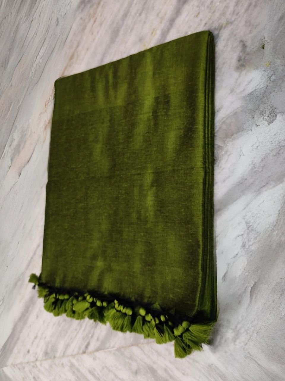 Grass Green Plain Soft Cotton Saree With Running Blouse Piece