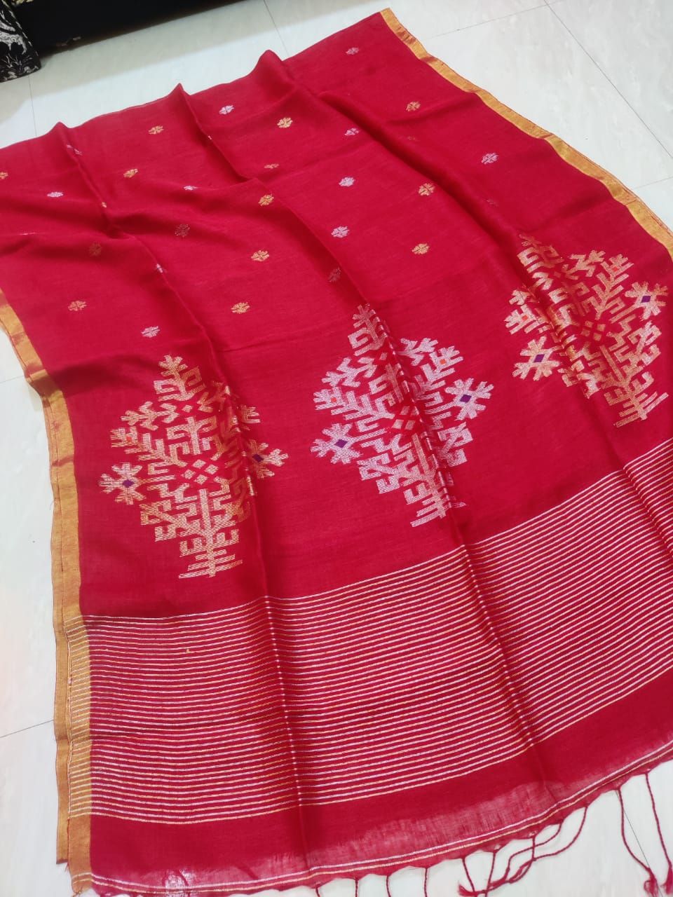 Beautiful Red Handwoven Linen Saree with Mandala Design Pattern