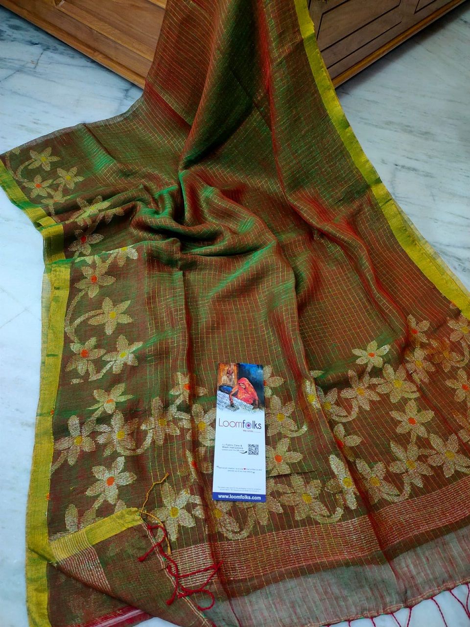 Dual Shade Green Red Handwoven Linen Jamdani Check Floral Design