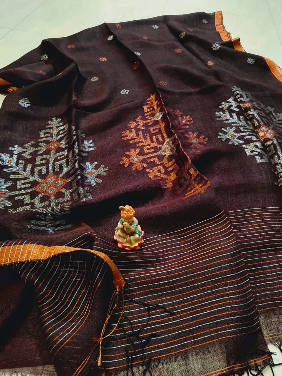 Enchanting Maroon Handwoven Linen Saree with Mandala Design Pattern