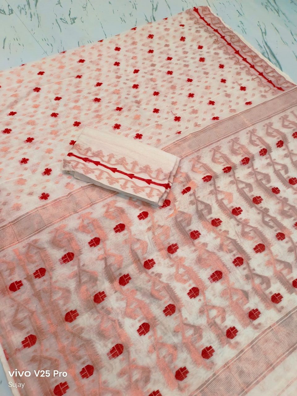 Offwhite Red Dhakai Jamdani Cotton Silk Saree With Blouse Piece