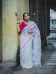 White Dhakai Jamdani Cotton Silk Saree With Blouse Piece