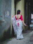 White Dhakai Jamdani Cotton Silk Saree With Blouse Piece