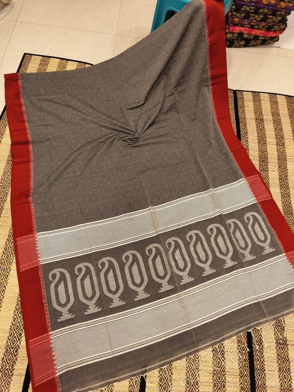Grey Red Cotton Jamdani Saree With Contrast Border