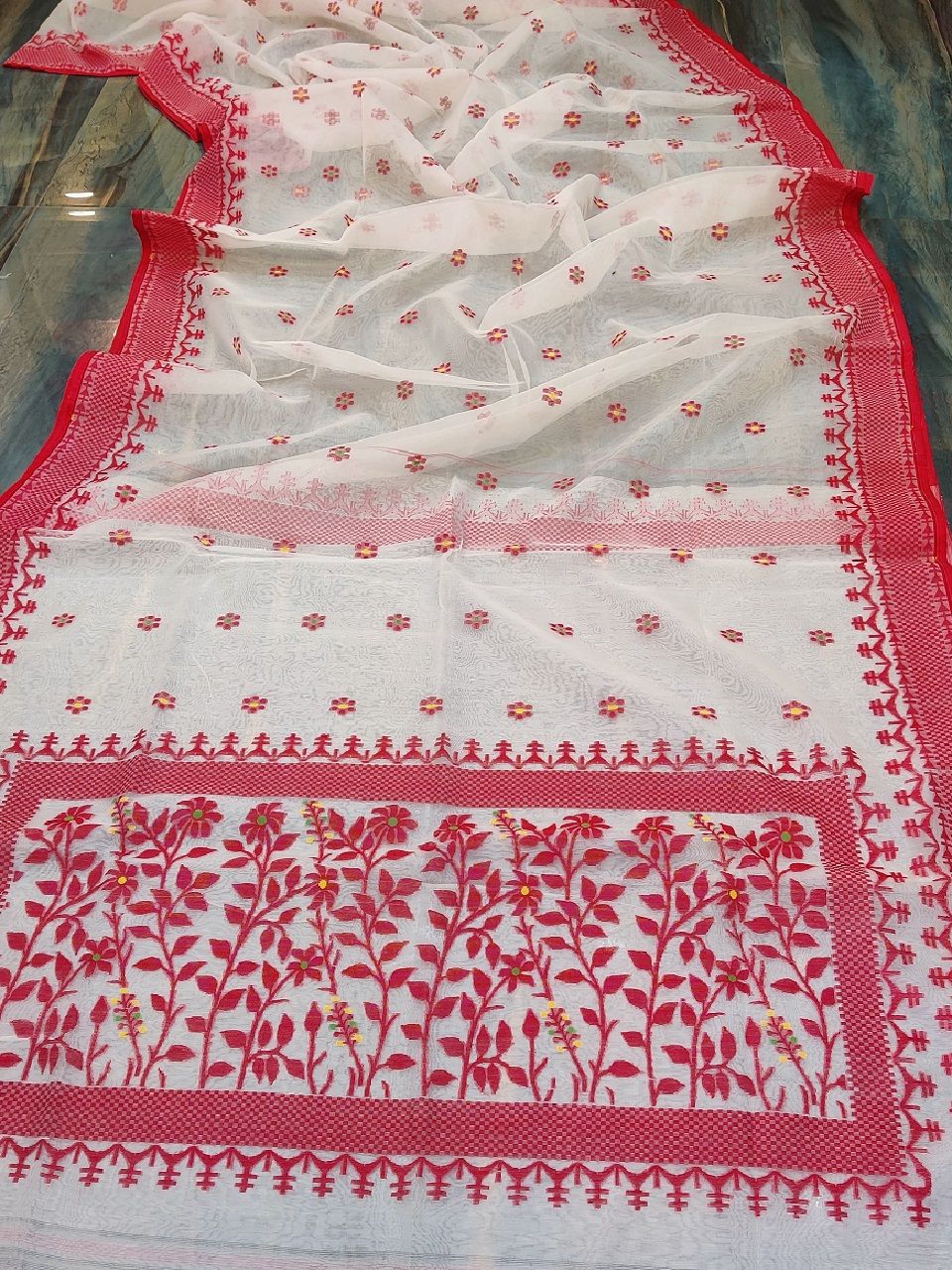 Awesome White Red Muslin Silk Jamdani Handwoven Saree
