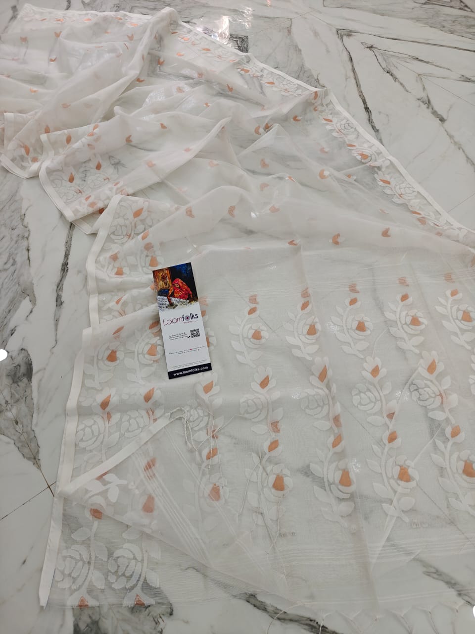 Awesome White Resham Rose Muslin Saree With Blouse Piece
