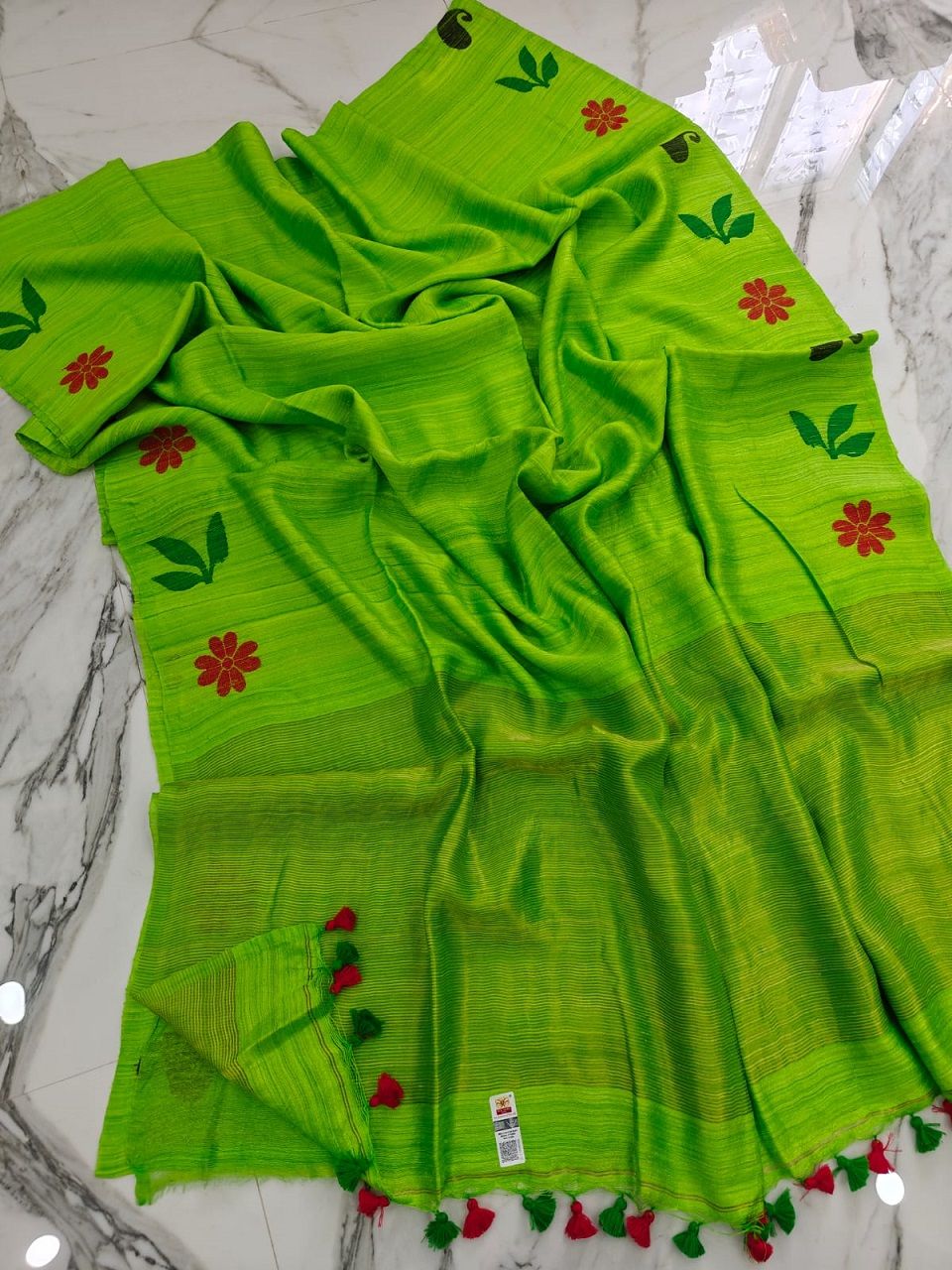Green Plain Pure Matka Silk Saree With Artistic Border