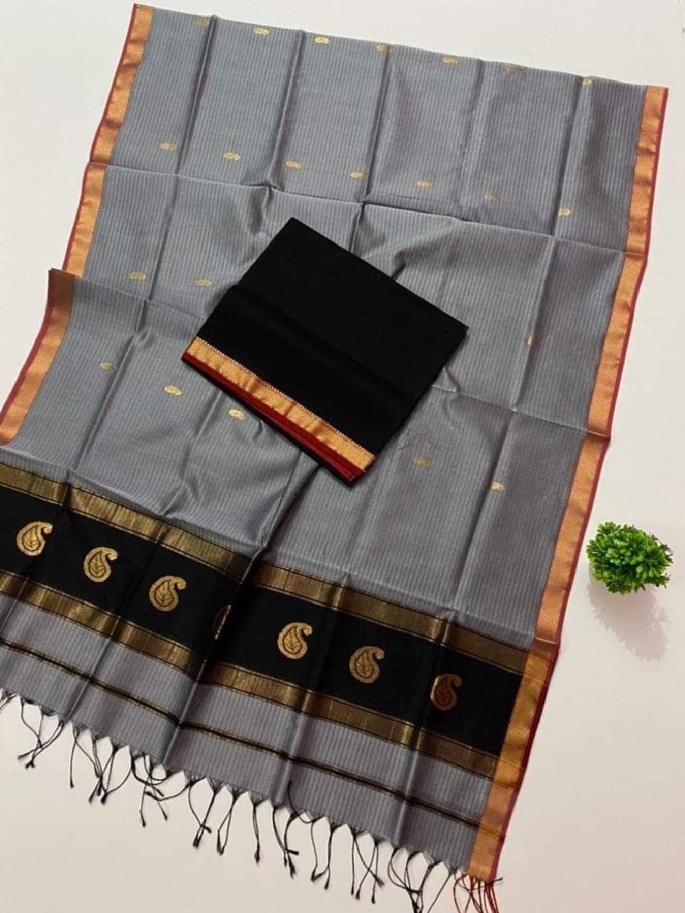 Grey Black Cotton Silk Saree With Thin Borders