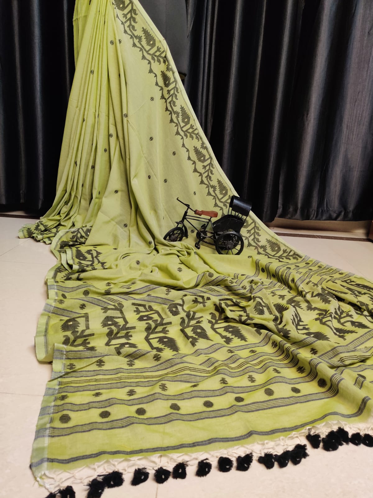 Lemon Green Exclusive Mul Cotton Jamdani Saree