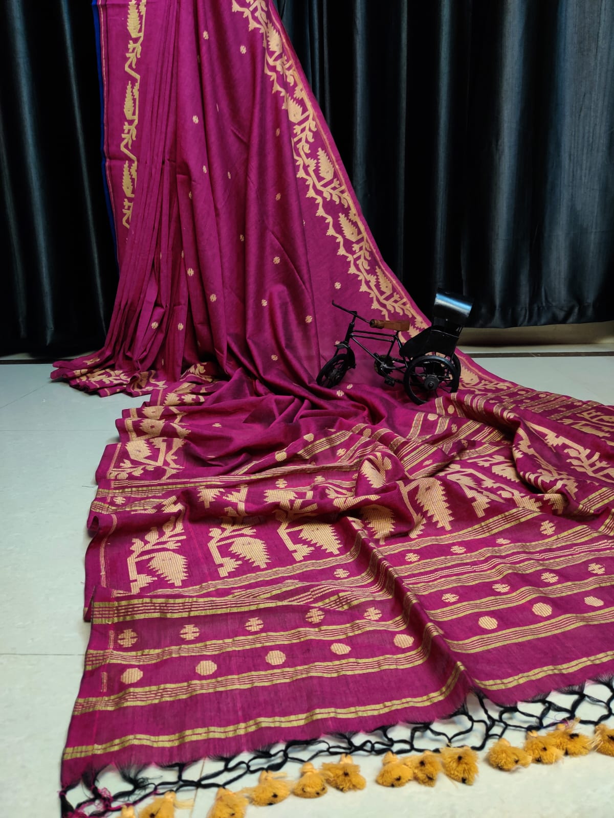 Majenta Exclusive Mul Cotton Jamdani Saree
