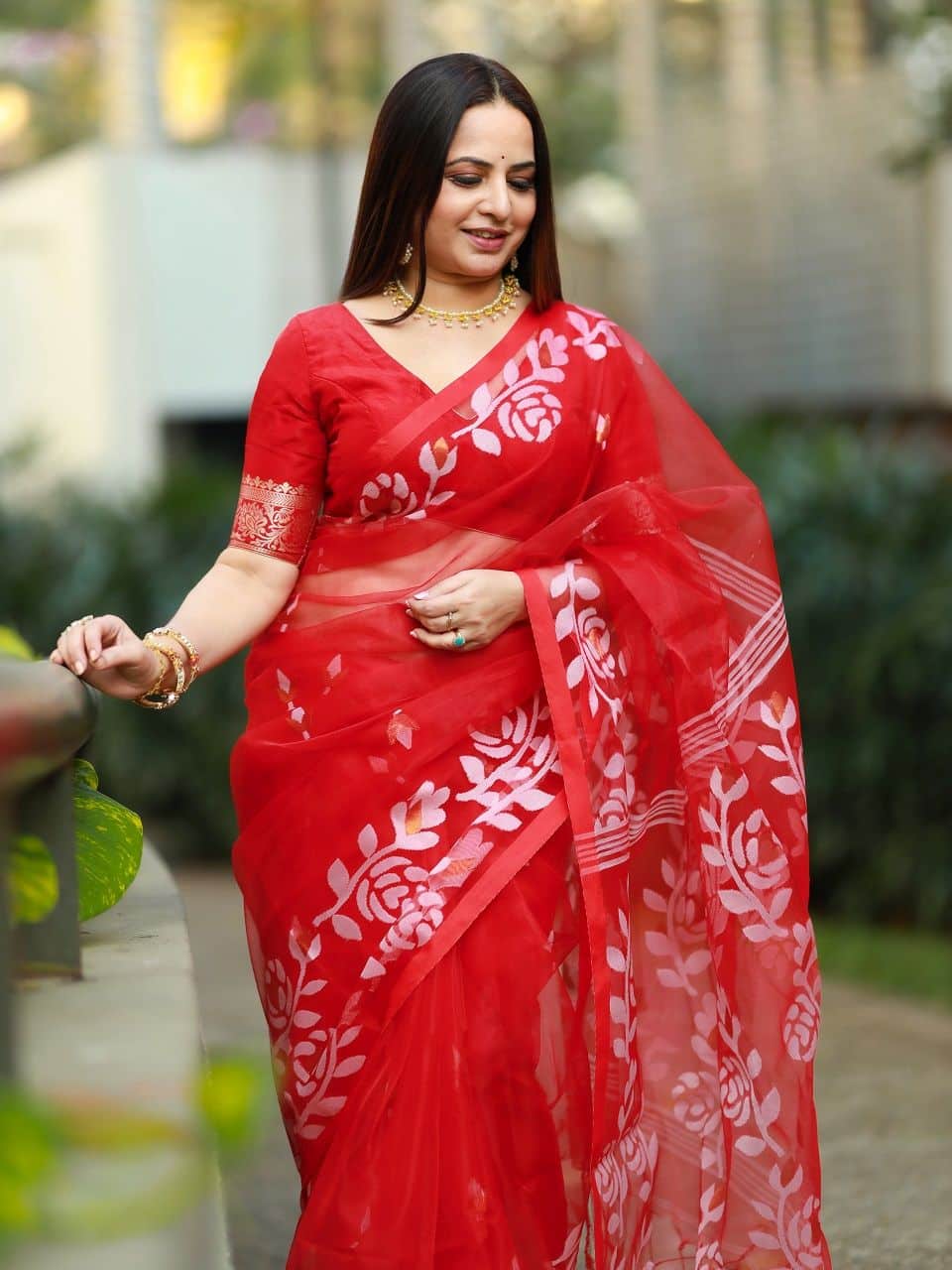 Gorgeous Red Resham Rose Mulin Saree With Blouse Piece11