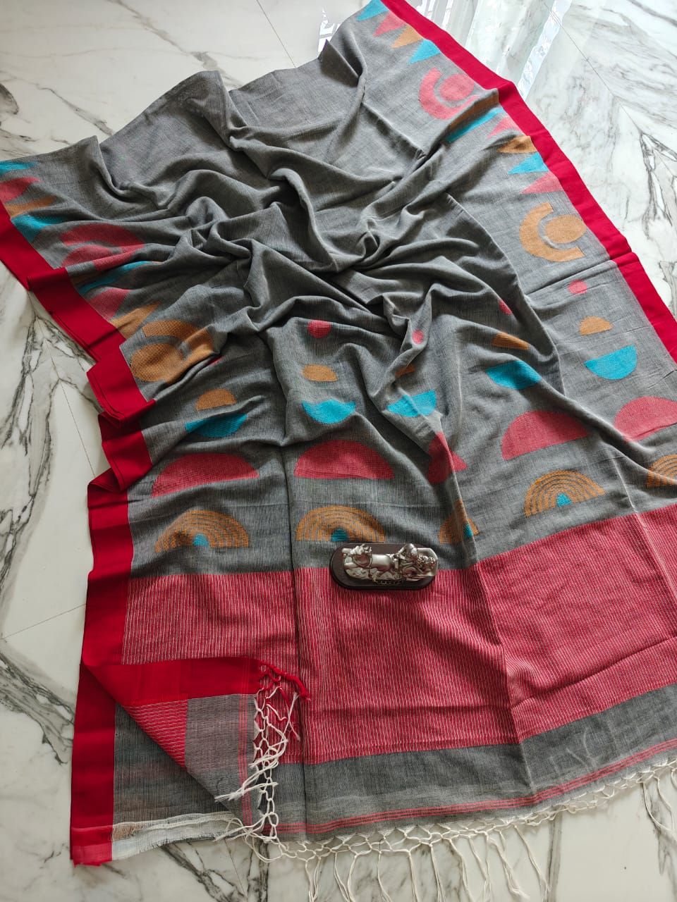 Grey Exclusive Pure Cotton Handwoven Saree With Blouse Piece1