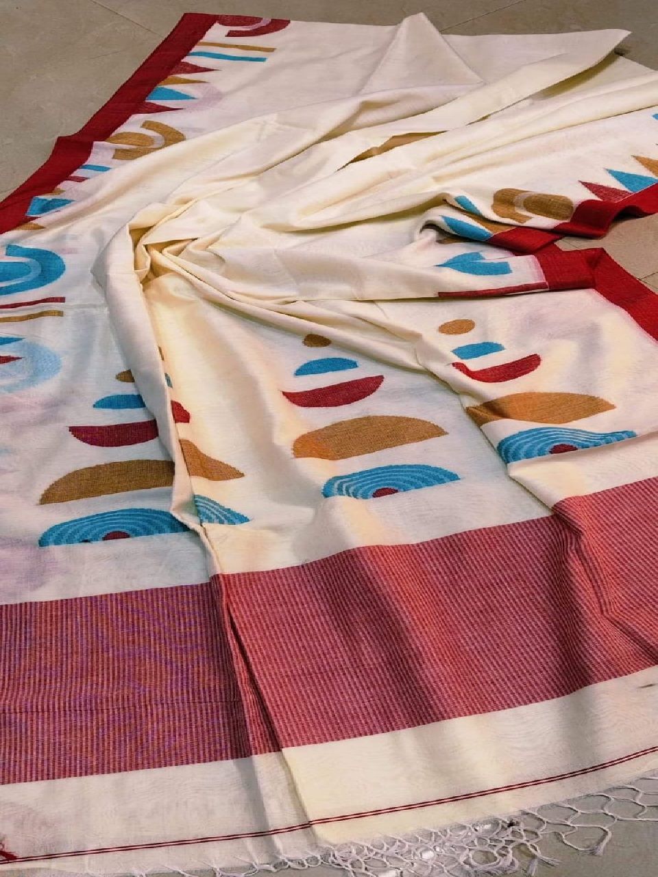 Off White Exclusive Pure Cotton Handwoven Saree With Blouse Piece