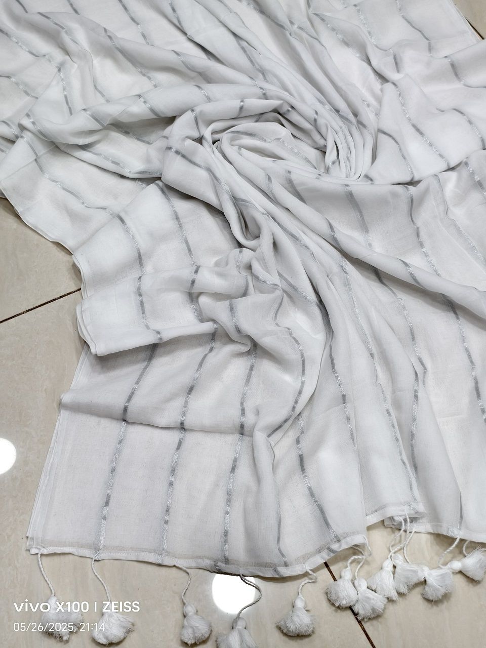 Snow White Mul Cotton Zari Stripe Sari Without Blouse Piece