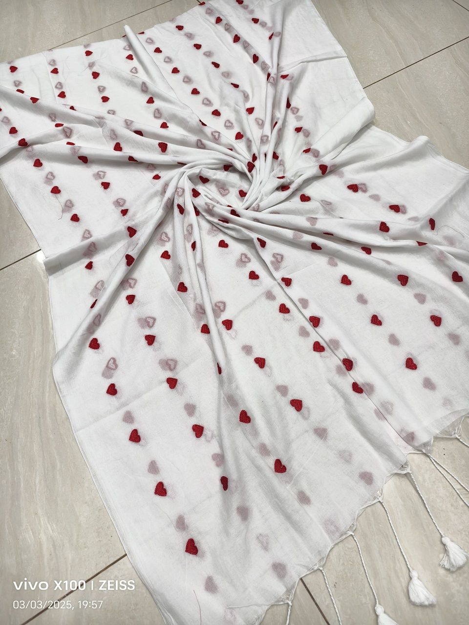 White Red Mul Cotton Heart Love Embroidery Saree Without Blouse