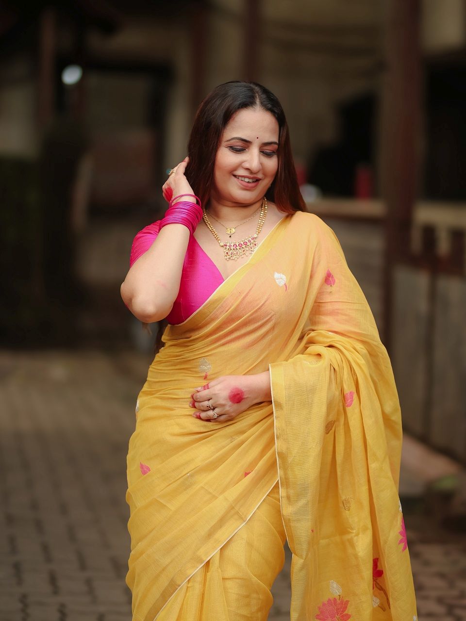 Golden Yellow Tissue Linen Handloom Lotus Motif Saree