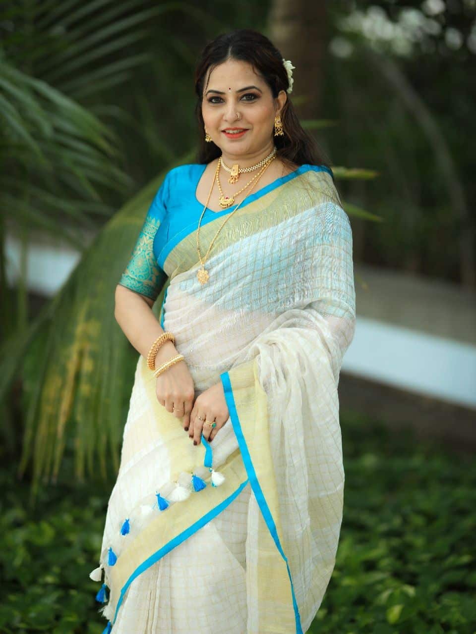 Gorgeous Golden Check Linen Saree With Sky Blue Selvedge Border3