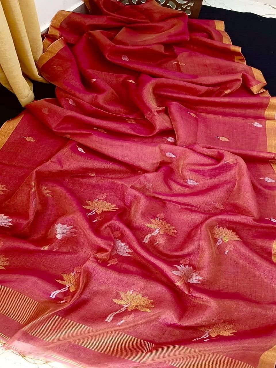 Pinkish Red Tissue Linen Handloom Lotus Motif Saree Pinkish Red Tissue Linen Handloom Lotus Motif Saree