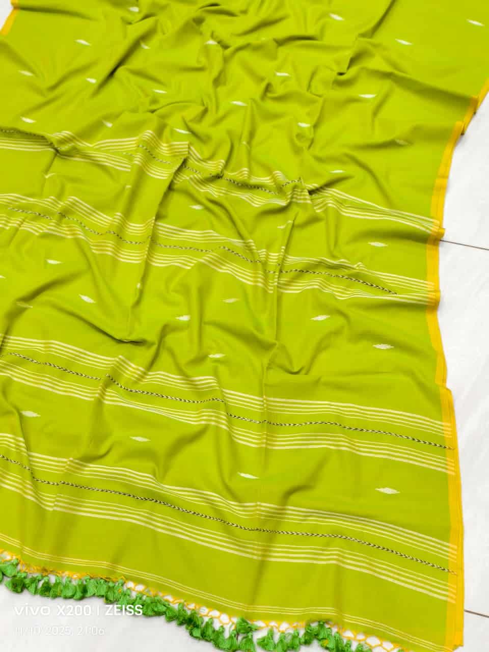 Lemon Green Handloom Cotton Jamdani Saree With Butti Work