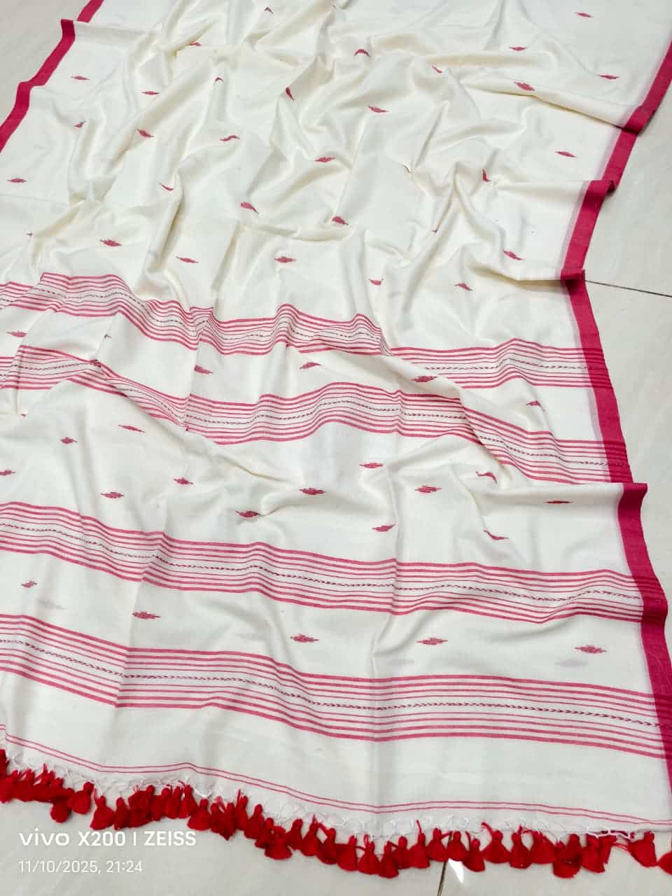 White Red Handloom Cotton Jamdani Saree With Butti Work