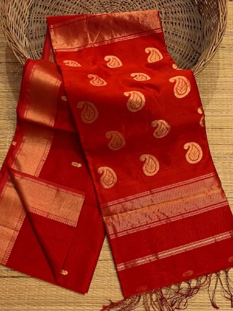 Marvellous Red Cotton Silk Saree With Blouse Piece Marvellous Red Cotton Silk Saree With Blouse Piece