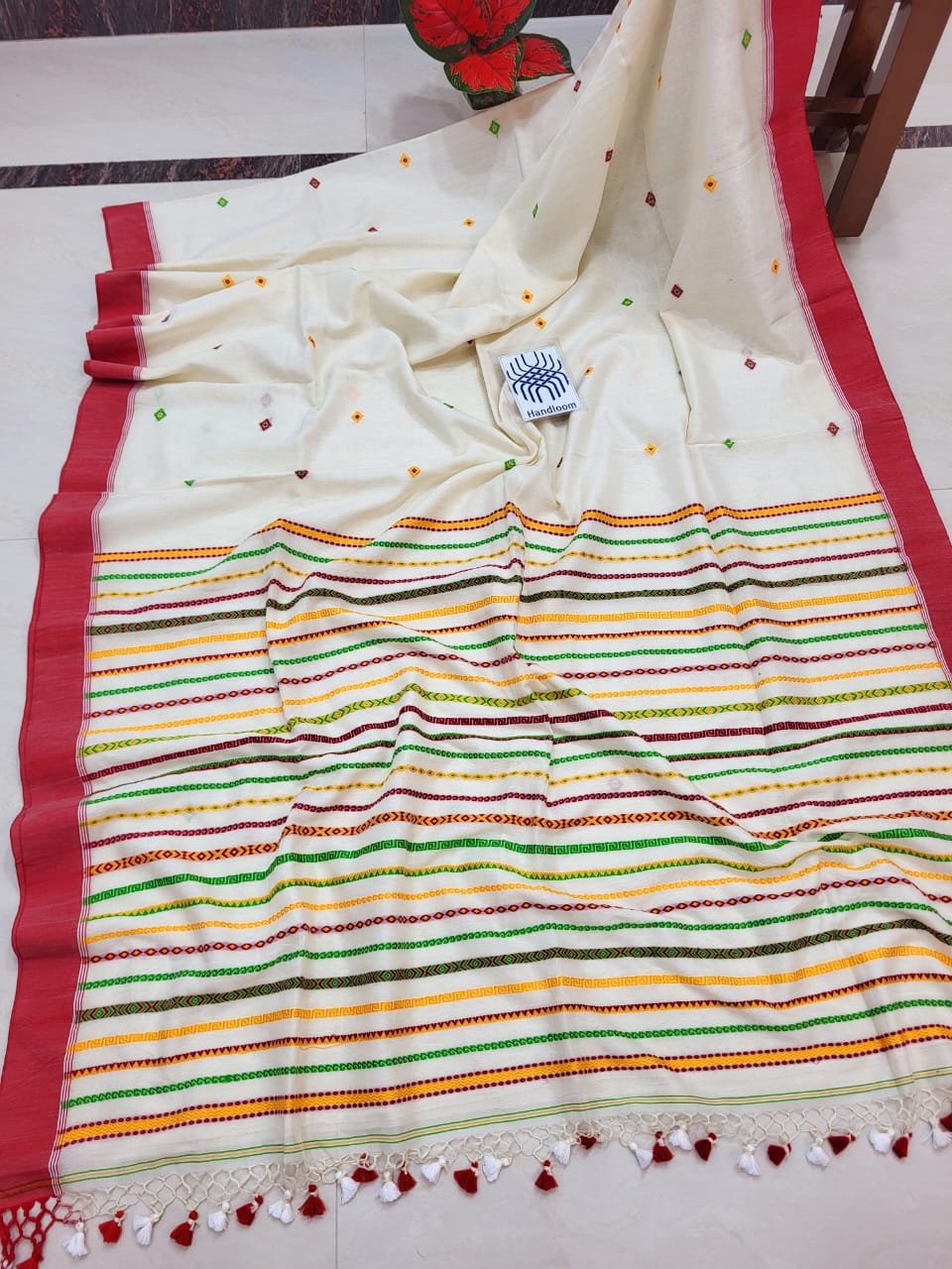 White Butti Design Pure Handwoven Cotton Saree With Stripped Pallu White Butti Design Pure Handwoven Cotton Saree With Stripped Pallu
