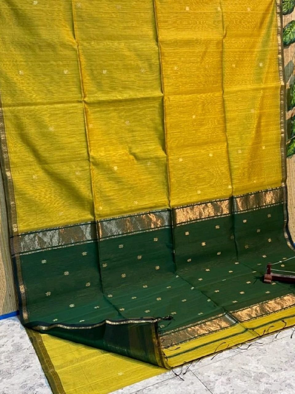 Adorable Lemon Green Blend Cotton Silk Saree With Lovely Thin Borders Adorable Lemon Green Blend Cotton Silk Saree With Lovely Thin Borders
