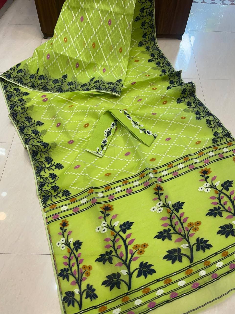 Lemon Green Triangular Pattern Dhakai Jamdani Saree Lemon Green Triangular Pattern Dhakai Jamdani Saree