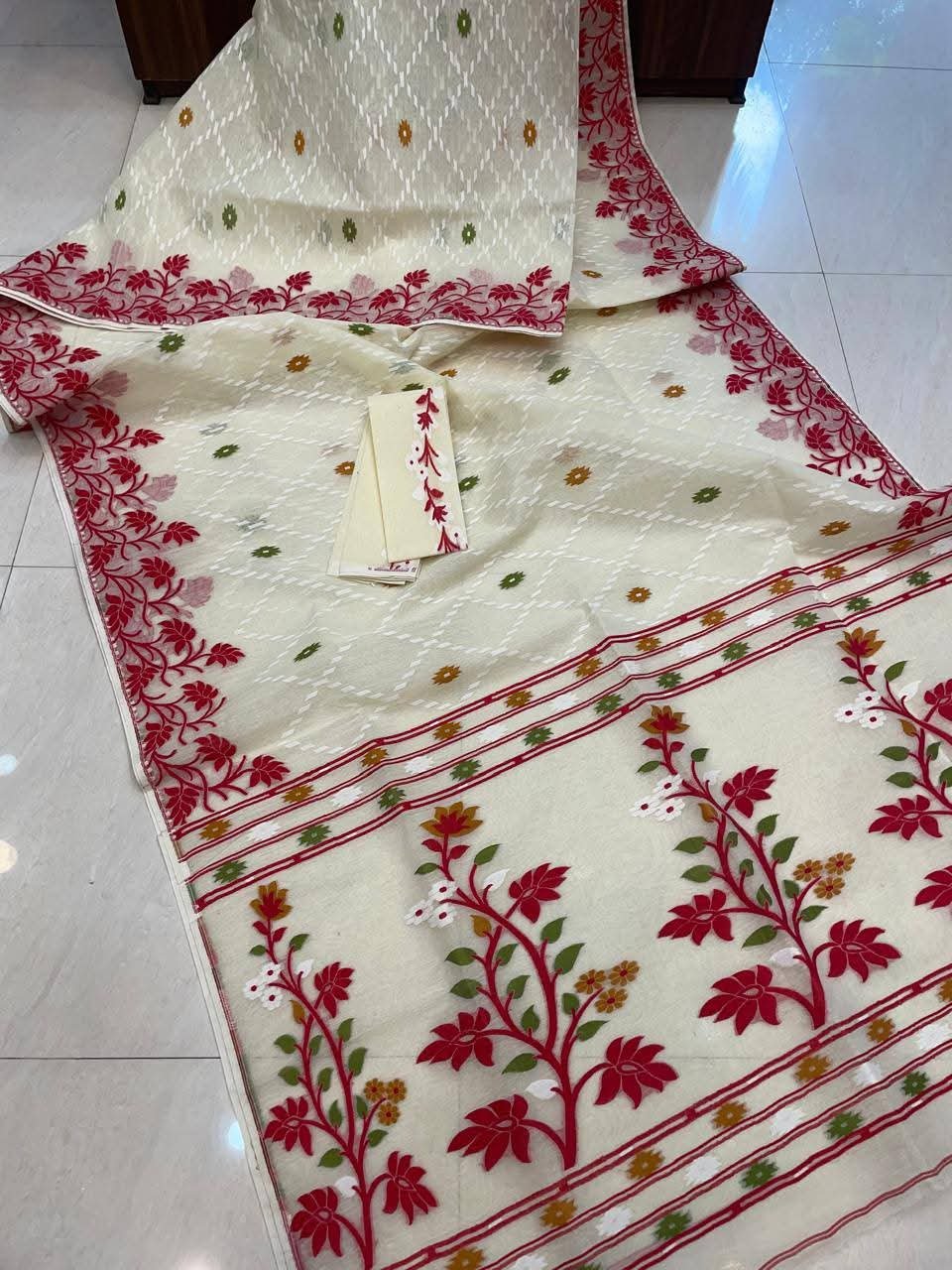 Red-OffWhite Triangular Pattern Dhakai Jamdani Saree Red-OffWhite Triangular Pattern Dhakai Jamdani Saree