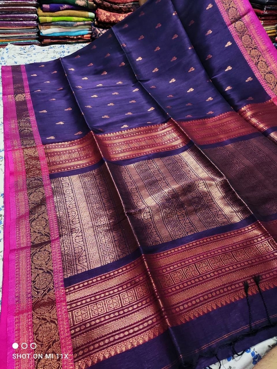 Sparkling Violet Banarasi Pattern Linen Saree For Festive Occasion Sparkling Violet Banarasi Pattern Linen Saree For Festive Occasion