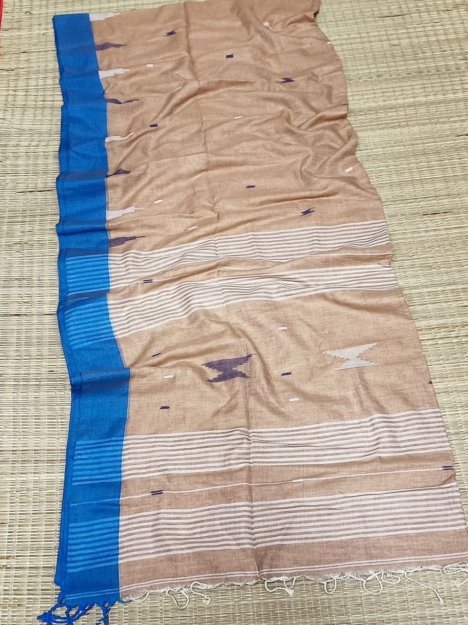 Cream Blue Damru Temple Pattern Handloom Soft Cotton Saree Cream Blue Damru Temple Pattern Handloom Soft Cotton Saree