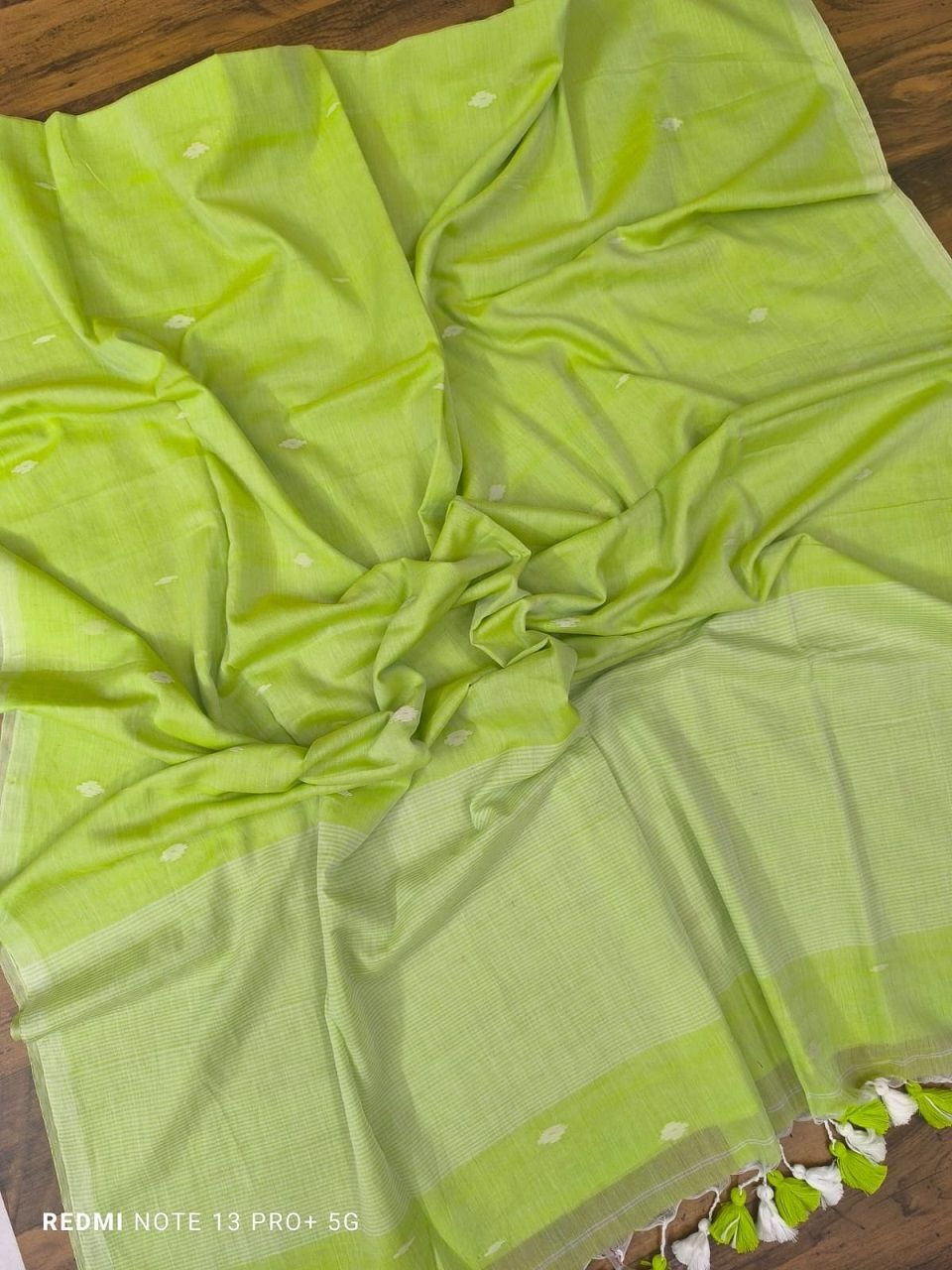 Green Pure Mul Cotton Jamdani Saree Without Blouse Piece Green Pure Mul Cotton Jamdani Saree Without Blouse Piece