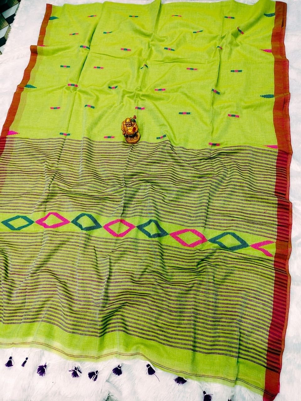 Green Red Pure Cotton Handloom Saree With Allover Woven Ikkat Design Motifs Green Red Pure Cotton Handloom Saree With Allover Woven Ikkat Design Motifs