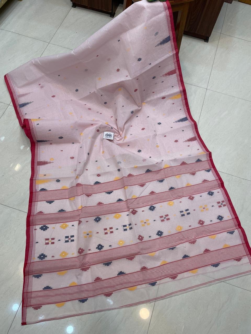 Light Pink Tantuja Handmade Cotton Saree Without Blouse Piece Light Pink Tantuja Handmade Cotton Saree Without Blouse Piece