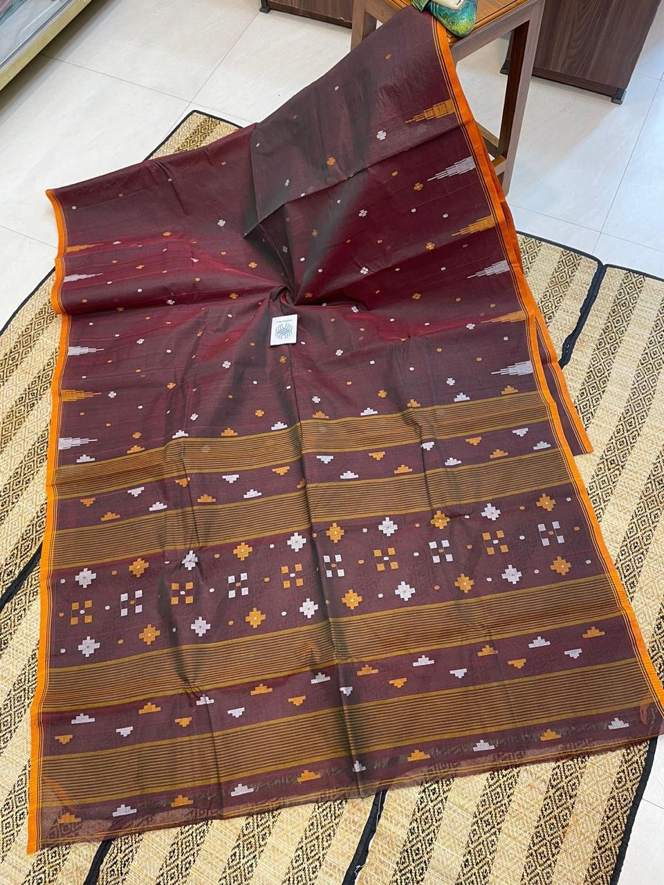 Maroon Tantuja Handmade Cotton Saree Without Blouse Piece Maroon Tantuja Handmade Cotton Saree Without Blouse Piece