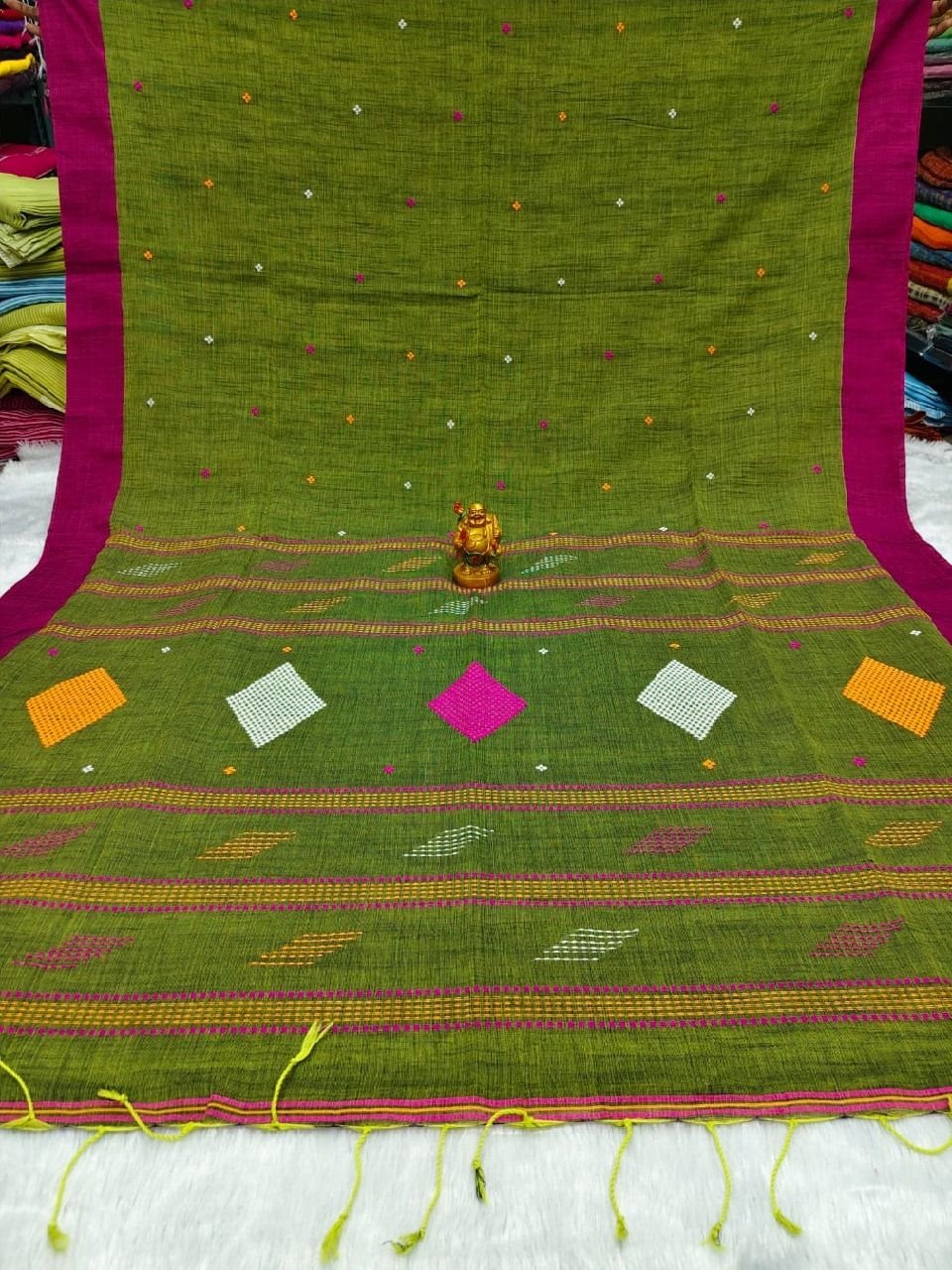 Mehendi Green Pure Cotton Diamond Design Handloom Saree Mehendi Green Pure Cotton Diamond Design Handloom Saree