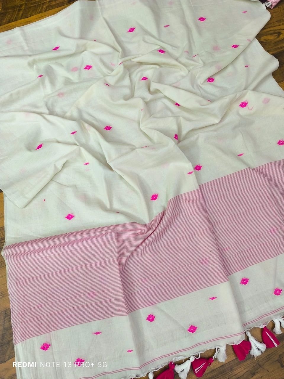 OffWhite Pink Pure Mul Cotton Jamdani Saree Without Blouse Piece OffWhite Pink Pure Mul Cotton Jamdani Saree Without Blouse Piece