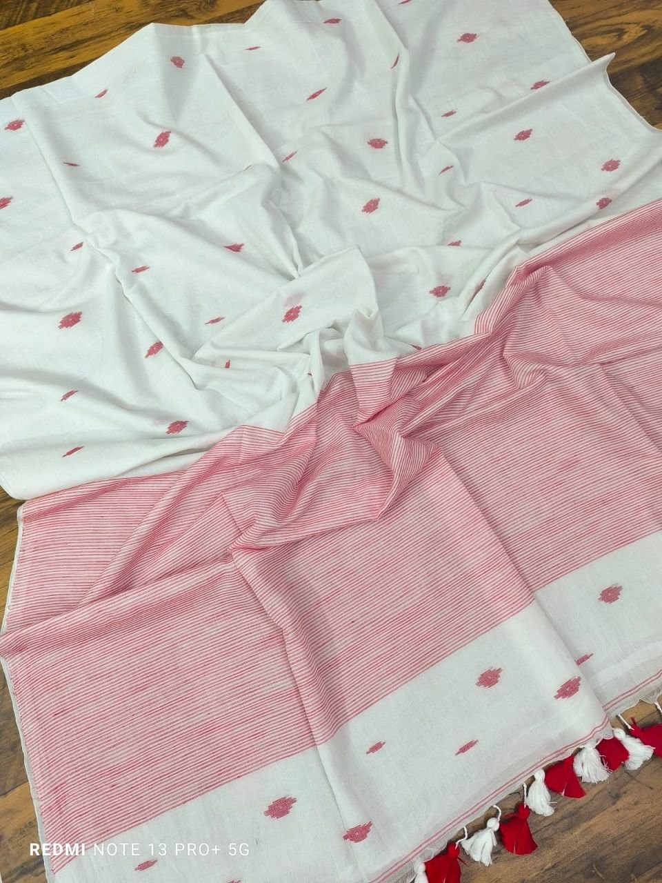 OffWhite Red Pure Mul Cotton Jamdani Saree Without Blouse Piece OffWhite Red Pure Mul Cotton Jamdani Saree Without Blouse Piece