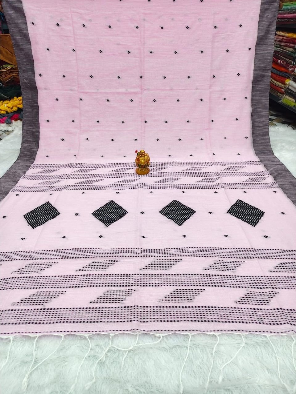 Pink Pure Cotton Diamond Design Handloom Saree Pink Pure Cotton Diamond Design Handloom Saree