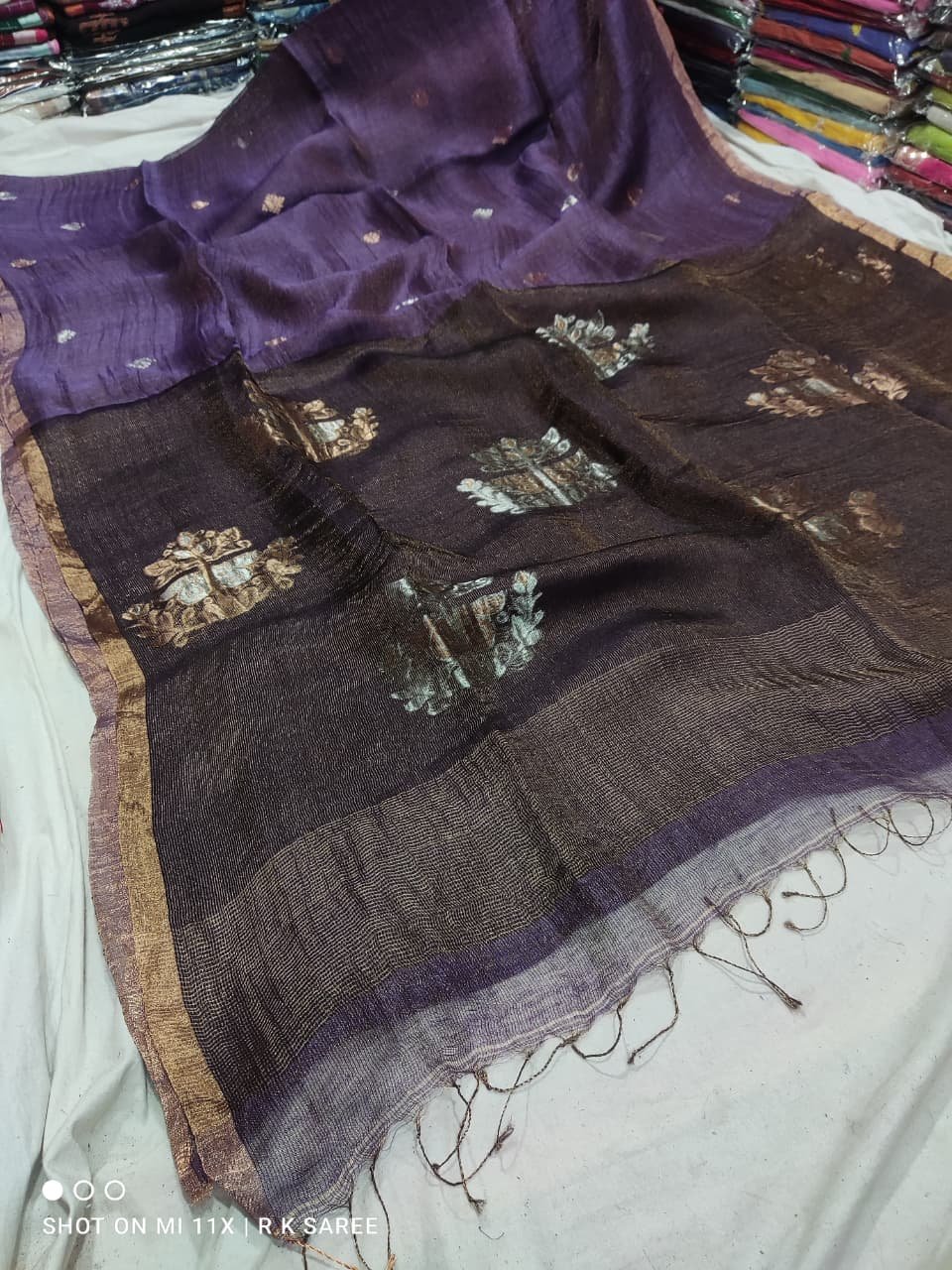 Purple Premium Silk Linen Handloom Saree With Zari Motif Purple Premium Silk Linen Handloom Saree With Zari Motif