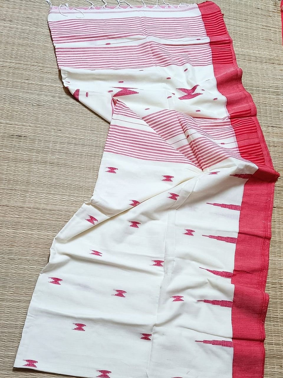 White Red Damru Temple Pattern Handloom Soft Cotton Saree White Red Damru Temple Pattern Handloom Soft Cotton Saree