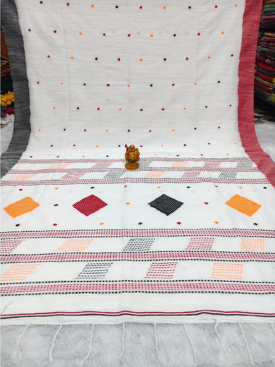 White Red Pure Cotton Diamond Design Handloom Saree White Red Pure Cotton Diamond Design Handloom Saree