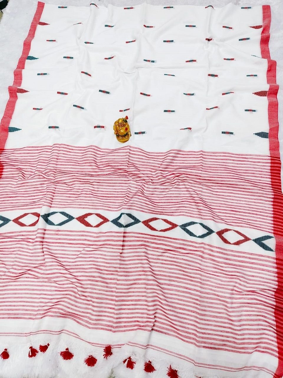 White Red Pure Cotton Handloom Saree With Allover Woven Ikkat Design Motifs White Red Pure Cotton Handloom Saree With Allover Woven Ikkat Design Motifs