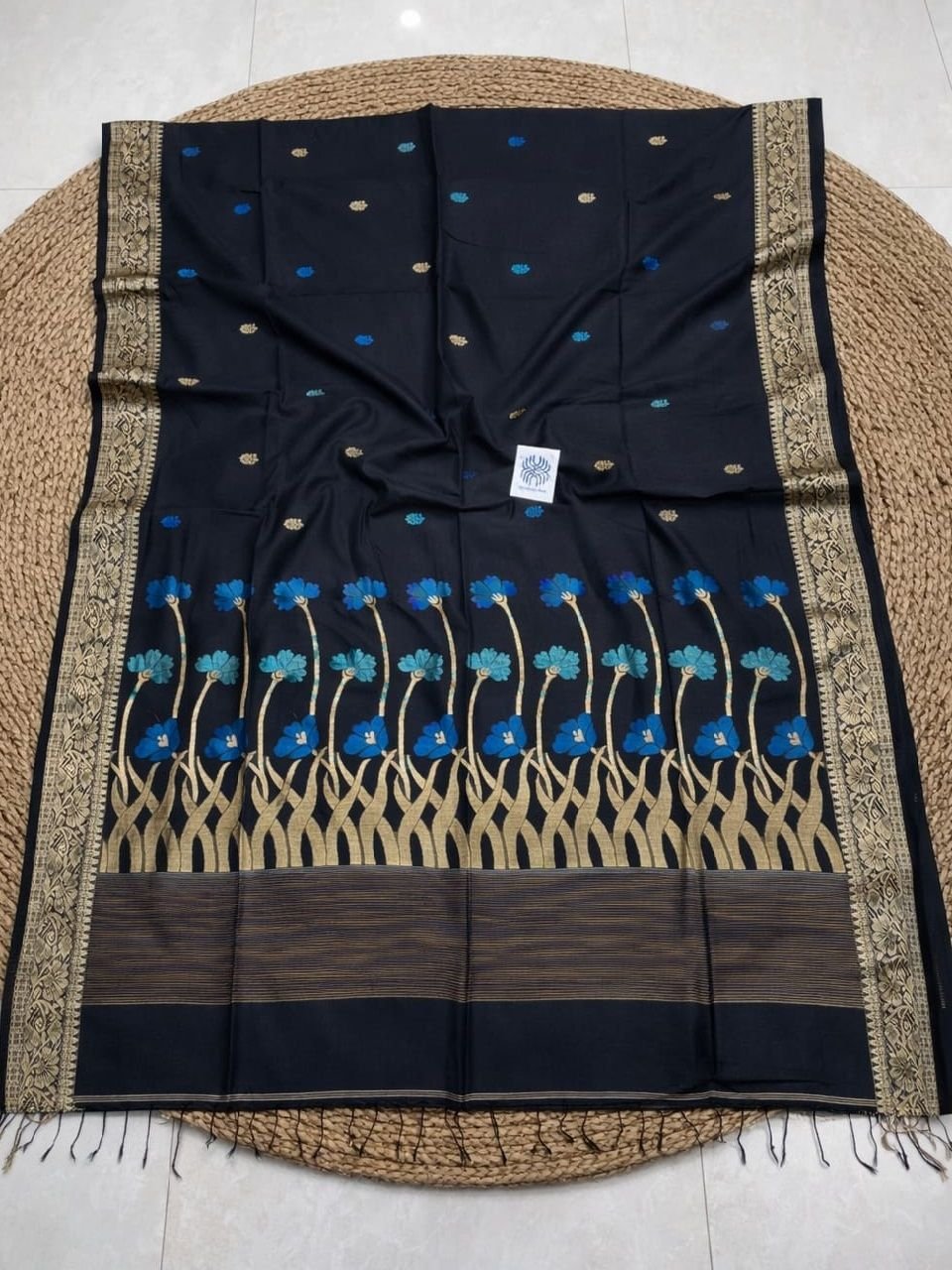 Magnificient Black Premium Quality Handloom Cotton Jamdani Saree Magnificient Black Premium Quality Handloom Cotton Jamdani Saree